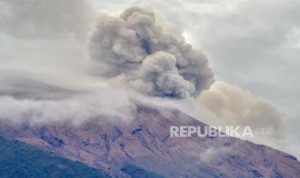 BPBD Imbau Warga Terdampak Abu Vulkanik Gunung Kerinci Pakai Masker