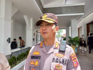 Polres Karawang Kerahkan Personel Bantu Penanganan Banjir