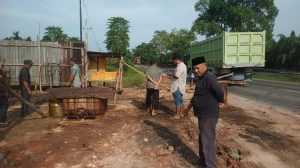 Diduga jadi Tempat Maksiat, Warga Dumai Tutup Paksa Gudang Minyak