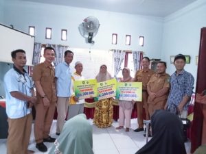 Puluhan KPM di Desa Bukit Batu Bengkalis Terima BLT-DD