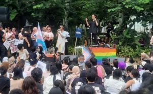 Aksi Women’s March Jakarta Kibarkan Bendera LGBT, Polisi: Tak Ada Izin!