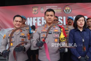 Puluhan Remaja di Cirebon Tawuran, Polisi Sita Berbagai Jenis Sajam