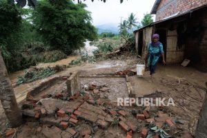 Ratusan Rumah Dihantam Banjir Bandang Di Lahat