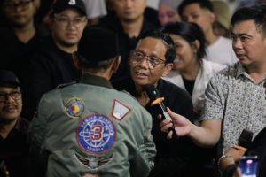Masih Ungkit Debat Versus Gibran, Mahfud Dinilai Terbawa Perasaan