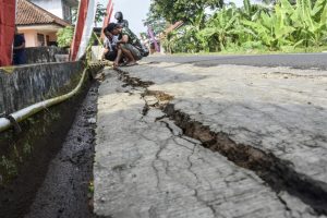 Pergerakan Tanah di Banjarwangi Garut, Sejumlah Warga Mengungsi Sementara