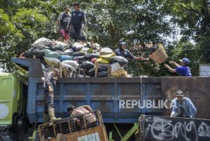 Pemprov Jabar Tambah Kuota Ritasi Buang Sampah Bandung Raya ke TPA Sarimukti