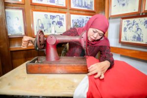 Tahukah Kamu Bendera Pertama Indonesia Dijahit di Bengkulu Oleh Fatmawati