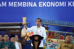 Beri Nama Produk dengan Nama Anaknya, Nasabah Mekaar Ini Dipuji Jokowi