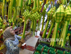 Penjualan Pernak-Pernik Ramadhan di Medan