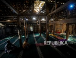 Masjid Kuno Berusia Ratusan Tahun Berbahan Kayu Nangka