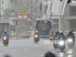 Cuaca Hari Ini: Sejumlah Provinsi Berpotensi Diguyur Hujan Lebat pada Jumat