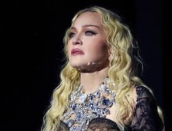 Penggemar dengan Kursi Roda Merasa Senang Disapa Madonna