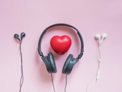 Batasi Penggunaan Headphone Maksimal 8 Jam per Hari, Istirahatkan Telinga Setiap 1 Jam