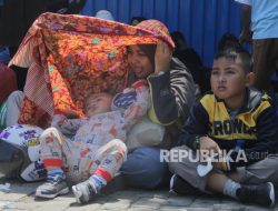Pemudik Pejalan Kaki Padati Terminal Pelabuhan Bakauheni Menuju Merak pada H+2