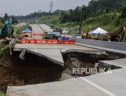Pengendara Diimbau Kurangi Kecepatan di Area Longsor Tol Bocimi