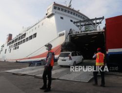 H-3 Lebaran, Kendaraan Roda Empat Menyeberang di Pelabuhan Ciwandan Masih Sepi