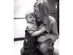 Kenang 30 Tahun Kematian Ayahnya, Putri Kurt Cobain Dihibur Anak Michael Jackson