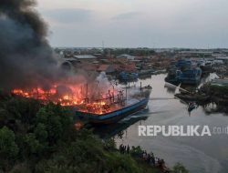 Petugas Gabungan di Pekalongan Antisipasi Kebakaran Kapal Saat Momen Lebaran