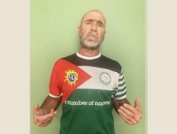 Penuh Haru, Eric Cantona Bacakan Puisi ‘If I Must Die’ Karya Almarhum Refaat Alareer