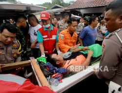 Evakuasi Korban Selamat Bencana Longsor di Gorontalo