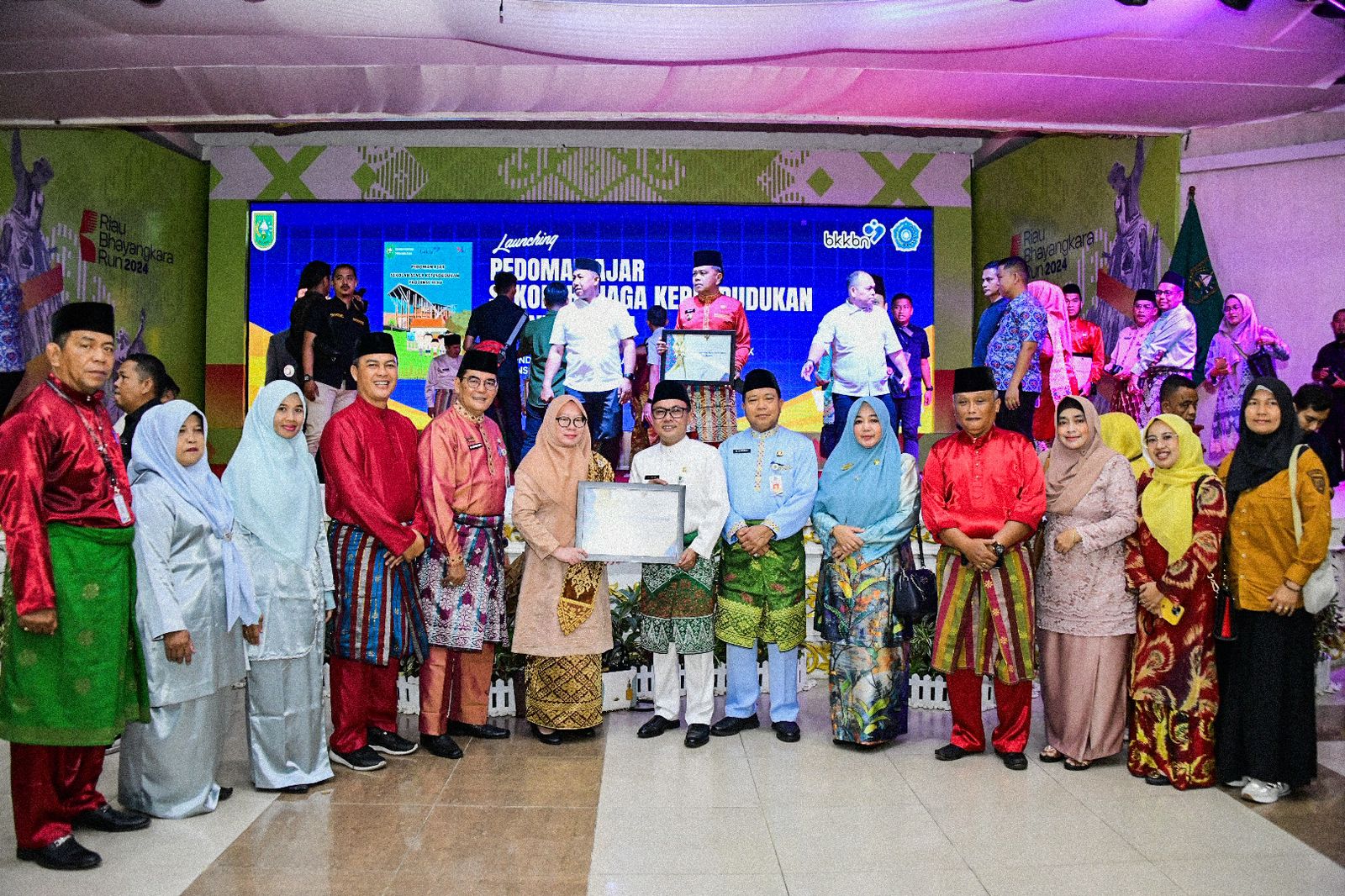 Peringatan Harganas Ke-31 Provinsi Riau, Bengkalis Terima Penghargaan Kampung Keluarga Berkualitas