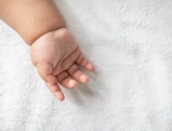 Imran Meratap karena Diberikan Anak Perempuan, Maryam Perlihatkan Keajaiban