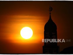 Mengetuk Pintu Langit dengan Sholat Tahajud, Ini Niat dan Doanya