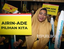 Airin Kenakan Batik Merah Putih di Acara Pengumuman Calon Kepala Daerah Gelombang 3 PDIP