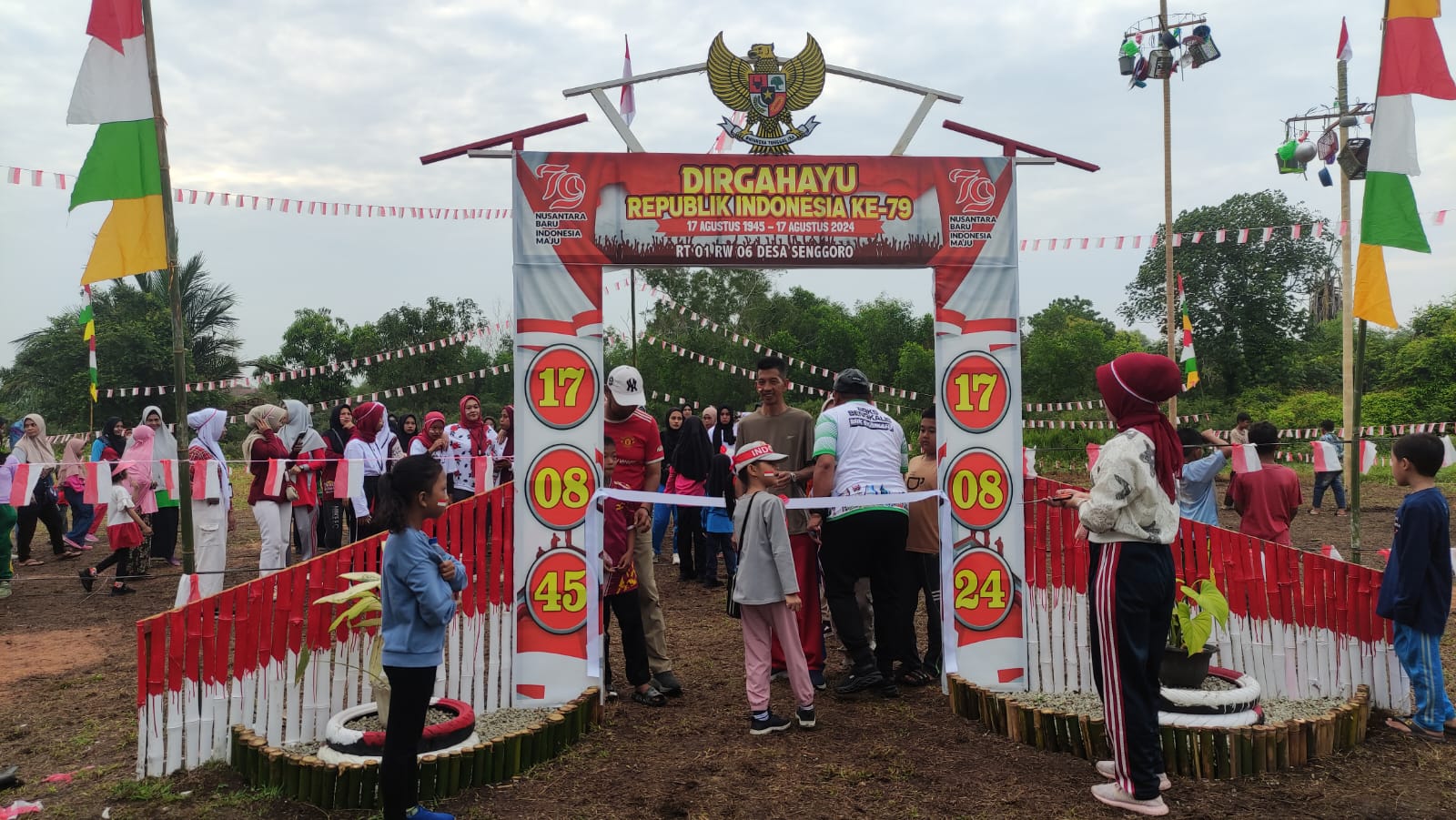 Meriahkan HUT ke-79, Warga RT 001 RW 006 Gelar Jalan Santai dan Perlombaan