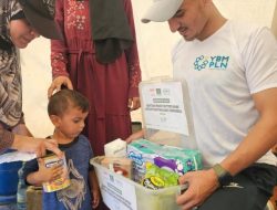 Ratusan Paket Bantuan Nutrisi Disalurkan untuk Warga Gaza dan Tepi Barat