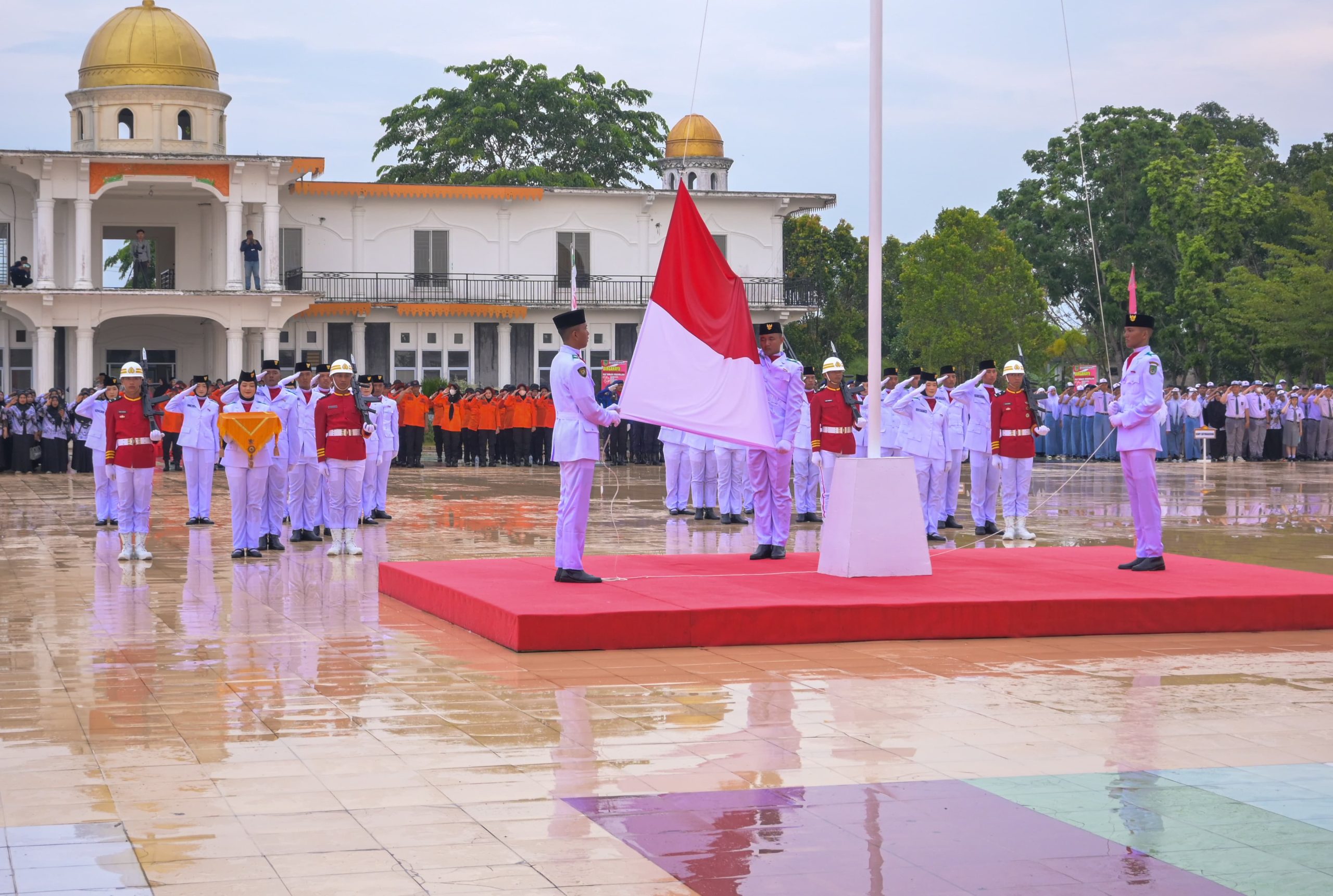 Wabup Rohil Jadi Inspektur Upacara Penurunan Bendera Peringatan HUT ke-79 Kemerdekaan RI