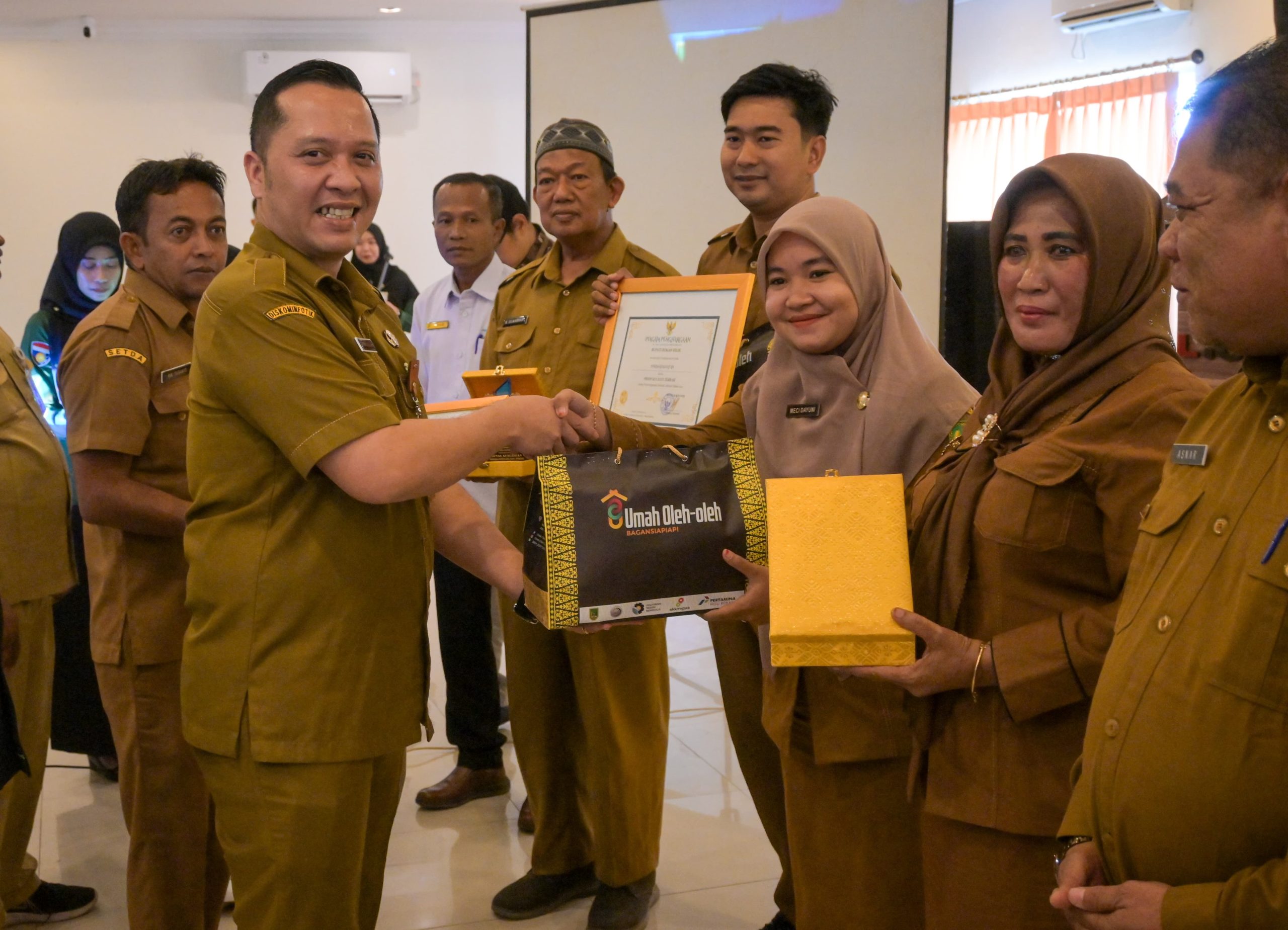 Dibuka Asisten II, Diskominfotiks Rohil Gelar Forum Data Statistik Sektoral dan Sosialisasi Pemanfaatan Big Data