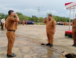 Pimpin Upacara Bersama, Kadis Perikanan Rohil Minta ASN Disiplin Waktu dan Tertib Administrasi