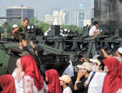 Warga Padati HUT ke-79 TNI di Monas