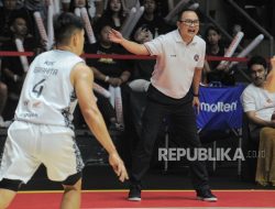 Pelatih Johannis Winar Ungkap Kunci Sukes Pelita Jaya di Final IBL All Indonesian 2024