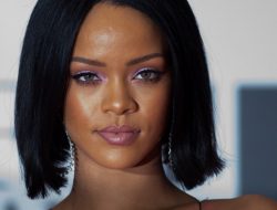 Rihanna Tolak Tawaran Jadi Penampil Utama Coachella 2025
