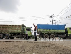 Ratusan Warga Teluknaga Jarah Truk Tambang Proyek PIK 2