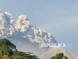 Gunung Lewotobi Erupsi Kembali, Ketinggian Kolom Abu Capai 1.000 meter