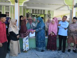 Tunjukan Empati, Pjs Ketua TP PKK Bengkalis Santuni Korban Kebakaran di Rimba Sekampung