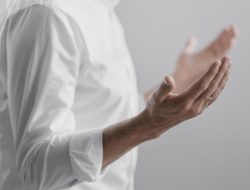Bolehkah Mengganti Doa Qunut dengan Doa Tolak Bala?