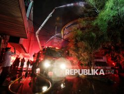 Pemadaman Kebakaran Glodok Plaza Dinyatakan Selesai, 14 Orang Masih Hilang