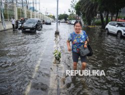 Akses Pelabuhan Muara Angke Kembali Terendam Rob