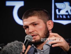 Tak Dapat Perlakuan Adil, Petarung Muslim Khabib Nurmagomedov Diusir dari Pesawat AS