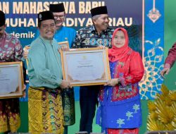 Dinilai Sangat Peduli dengan Dunia Pendidikan, Bupati Kasmarni Terima Penghargaan dari UMRI