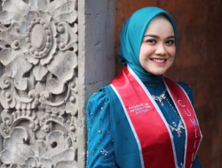Wisudawati Cyber University: Pemecah Batas Inspirasi dan Punya Segudang Prestasi