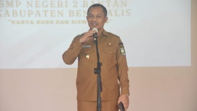 Peluncuran Buku Karya Guru dan Siswa SMPN 2 Bantan, Wabup Bagus Santoso Sampaikan Apresiasi