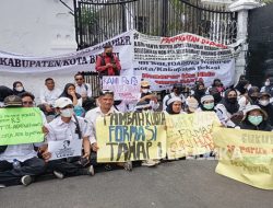 Guru dan Tendik Honorer Demo Tuntut Pengangkatan Jadi PPPK di Bandung