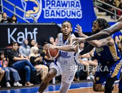 Satria Muda Bertahan dari Kejaran Prawira, Amankan Kemenangan Hari Pembuka IBL 2025