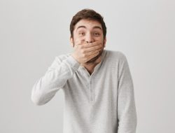 Anjuran untuk tidak Banyak Tertawa