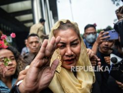 Walkot Semarang dan Suaminya Datangi KPK Setelah Empat Kali Mangkir, Langsung Ditahan?